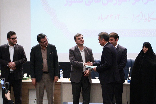 تقدیر از معاون فرهنگی دانشگاه رازی در اجلاس ملی به پاس برگزاری دومین جشنواره ملی جریان