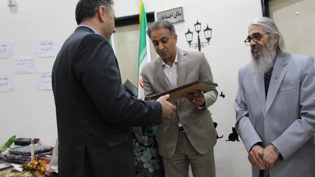 تجلیل از مدرسان داوطلب خانه مهر کرمانشاه در آیینی با حضور چهره‌های فرهنگی و دانشگاهی